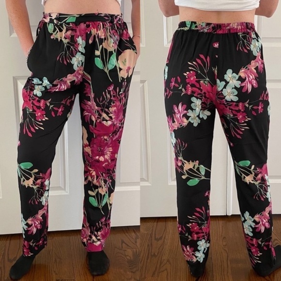 Yumi Kim Pants - Yumi Kim Black Tania Floral Silky Satin Pants Large